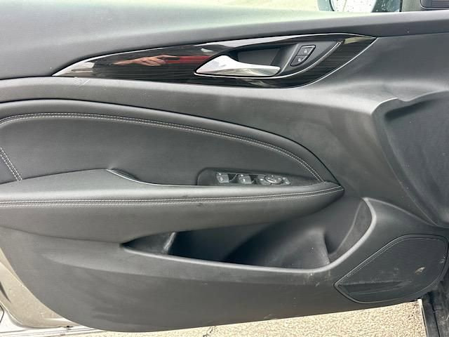 Used 2018 Buick Regal Essence w/ Driver Confidence Package #1 image 11