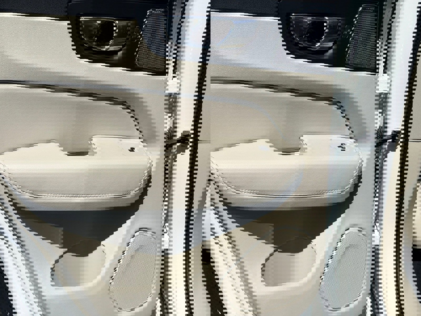 Used 2018 Volvo XC60 T8 Inscription image 27