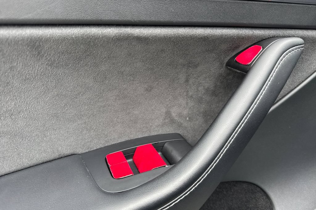 Used 2025 Tesla Model Y Long Range RWD image 10