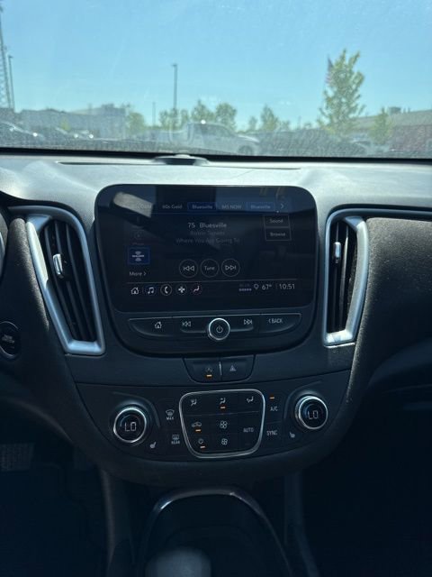 Used 2022 Chevrolet Malibu LT FWD image 11
