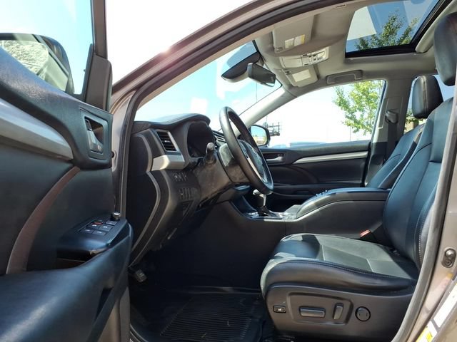 Used 2017 Toyota Highlander XLE w/ Protection Package #3 AWD/4WD image 16