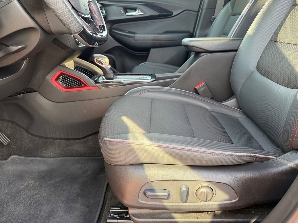 Used 2023 Chevrolet TrailBlazer RS w/ Convenience Package FWD image 11