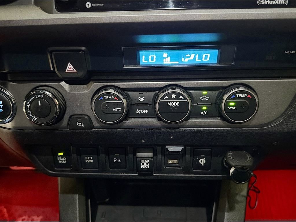 Used 2021 Toyota Tacoma TRD Sport w/ Technology Package image 16