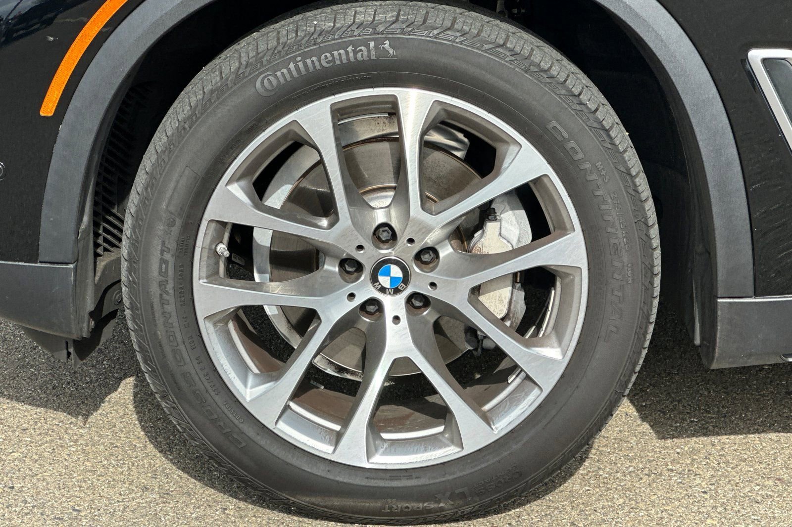 Used 2022 BMW X5 xDrive40i w/ Parking Assistance Package AWD/4WD image 47