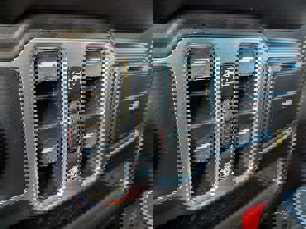 Used 2020 Jeep Gladiator Overland image 17