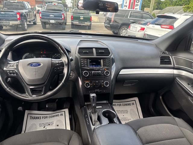 Used 2017 Ford Explorer XLT AWD/4WD image 12