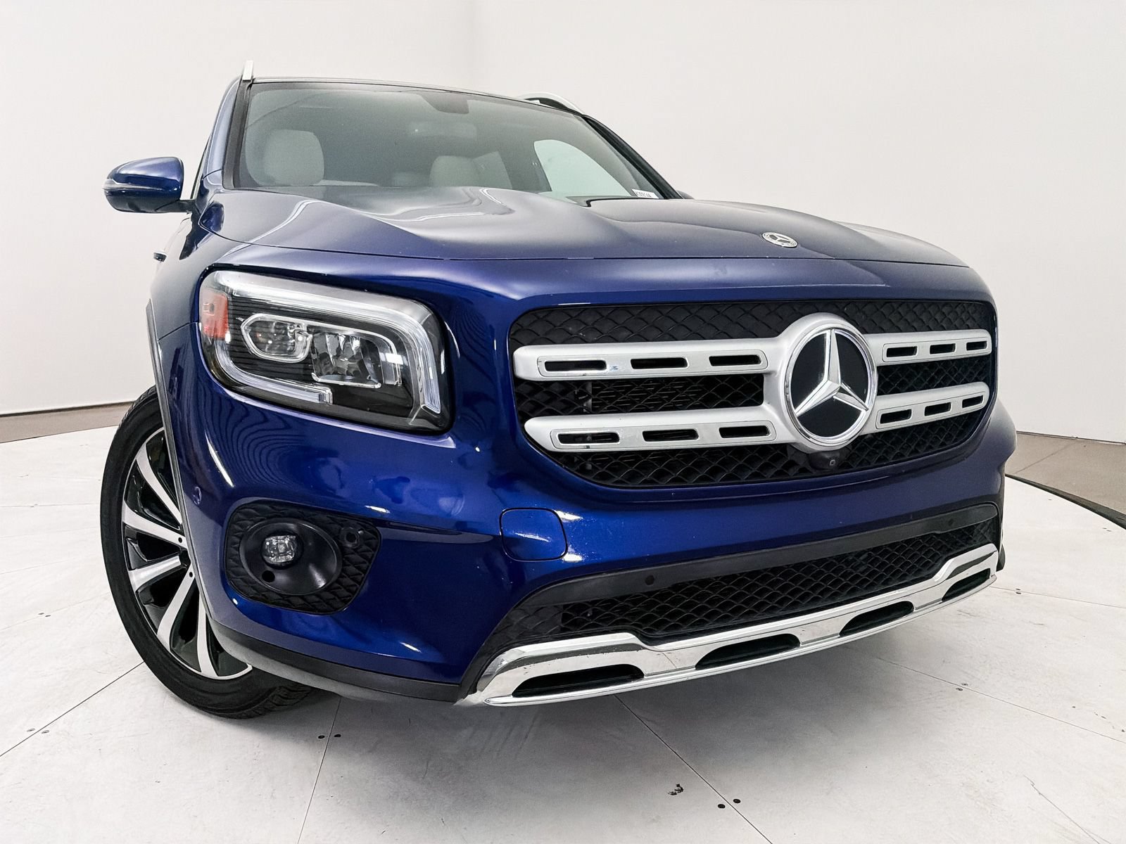 Used 2021 Mercedes-Benz GLB 250 image 2