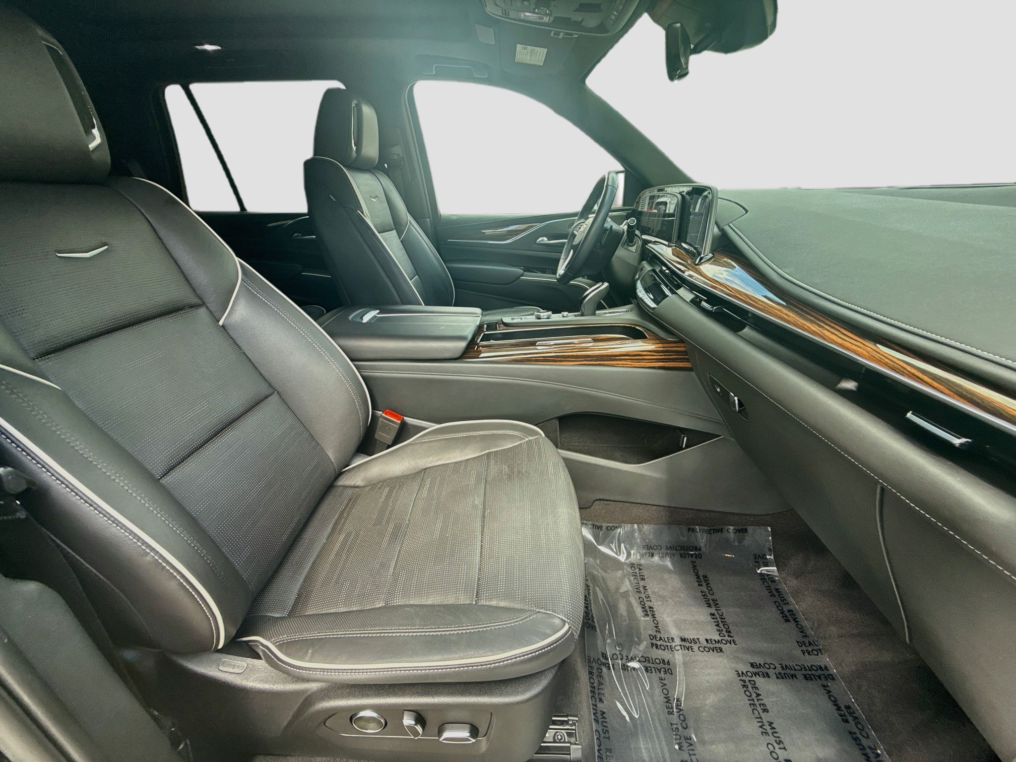 Used 2023 Cadillac Escalade Premium Luxury AWD/4WD image 30
