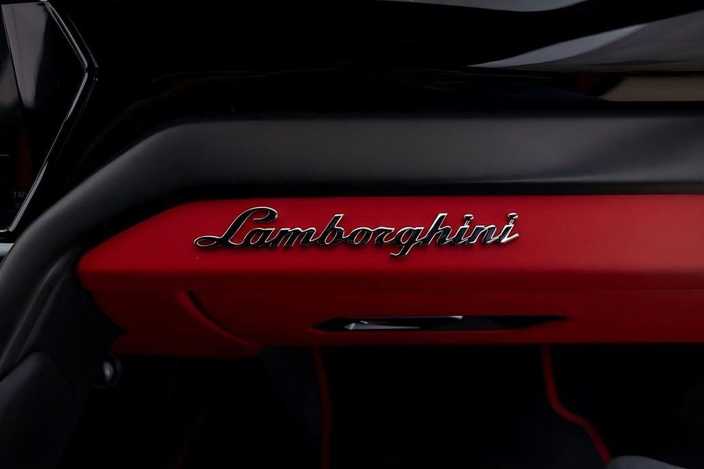 Used 2022 Lamborghini Urus image 42
