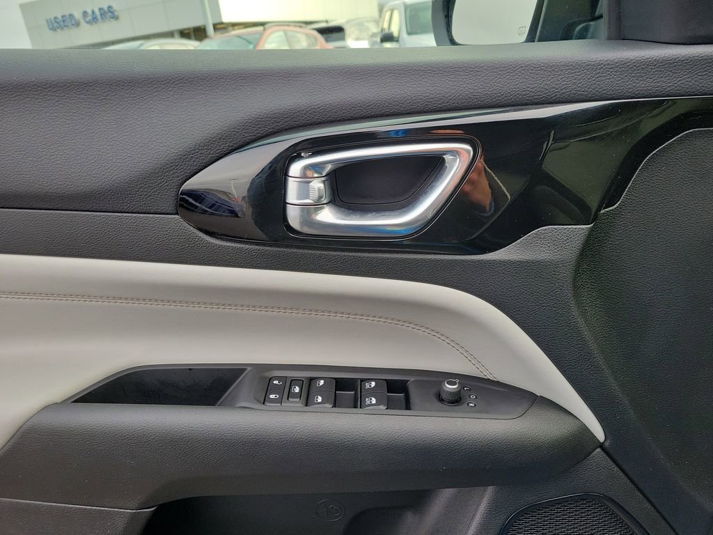 Used 2023 Jeep Compass Limited image 18