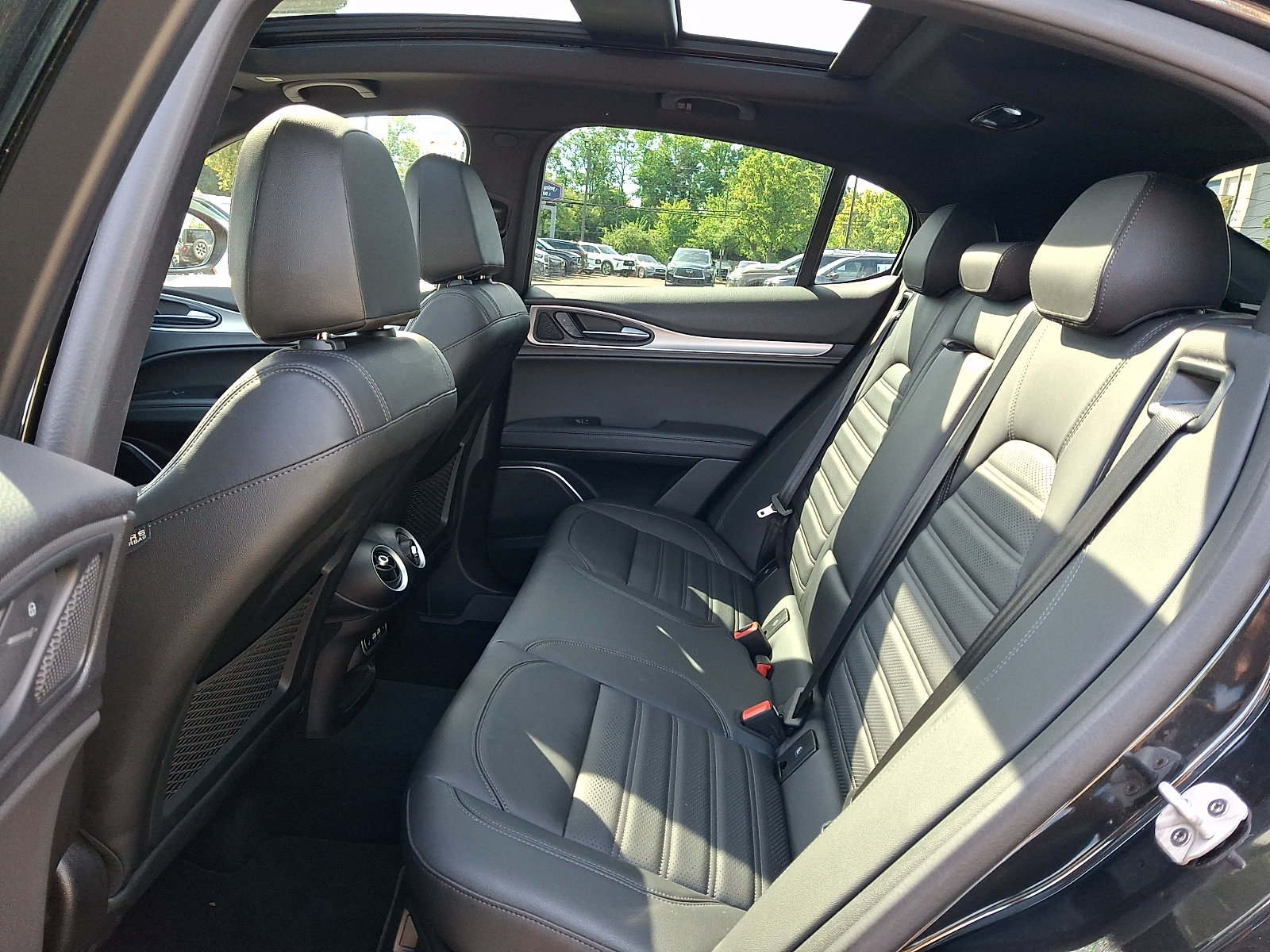 Used 2023 Alfa Romeo Stelvio Veloce AWD/4WD image 8