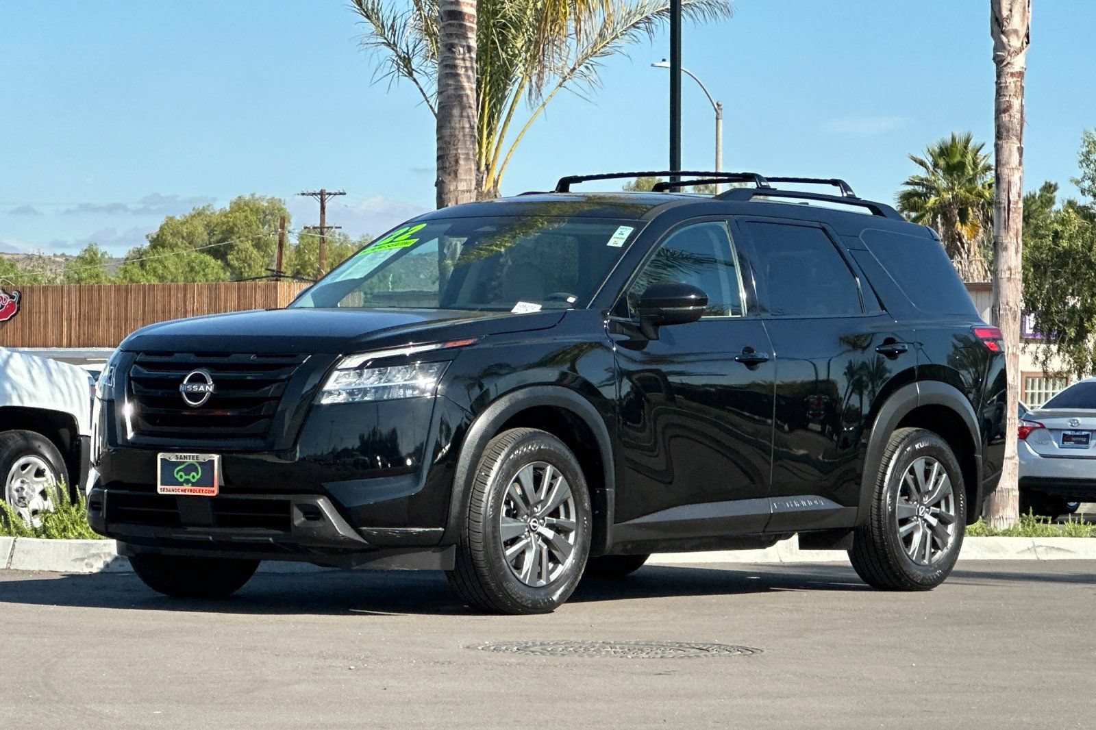 Used 2022 Nissan Pathfinder SV w/ SV Black Package FWD image 8