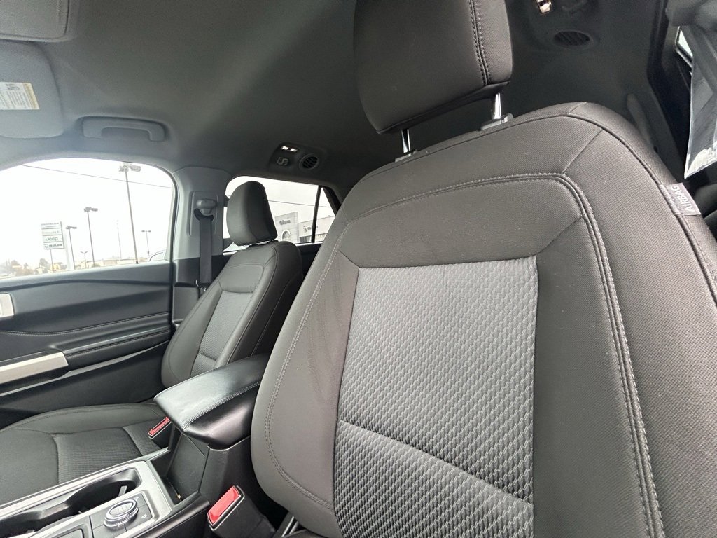 Used 2023 Ford Explorer XLT image 15