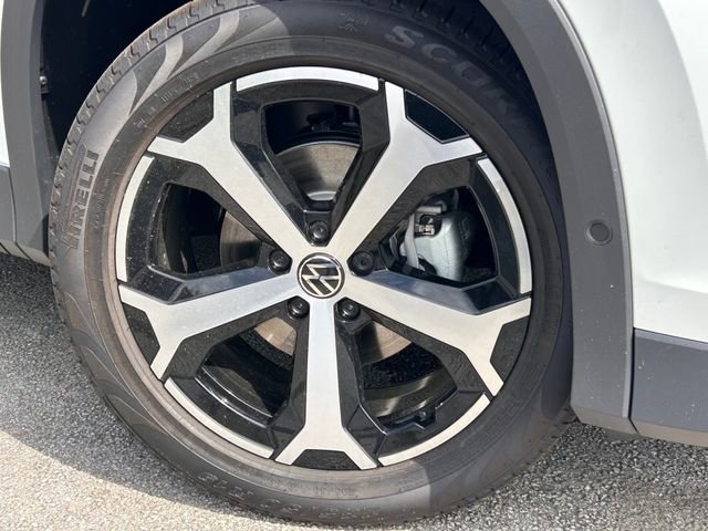 New 2026 Volkswagen Tiguan SE FWD image 2