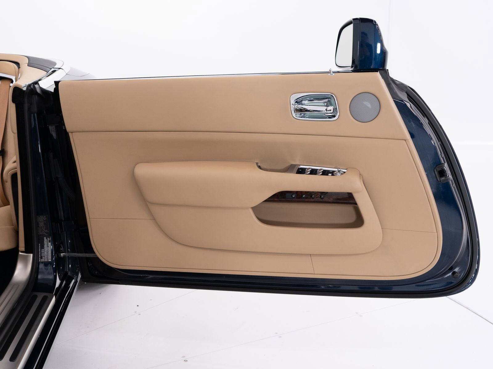 Certified 2016 Rolls-Royce Dawn image 19