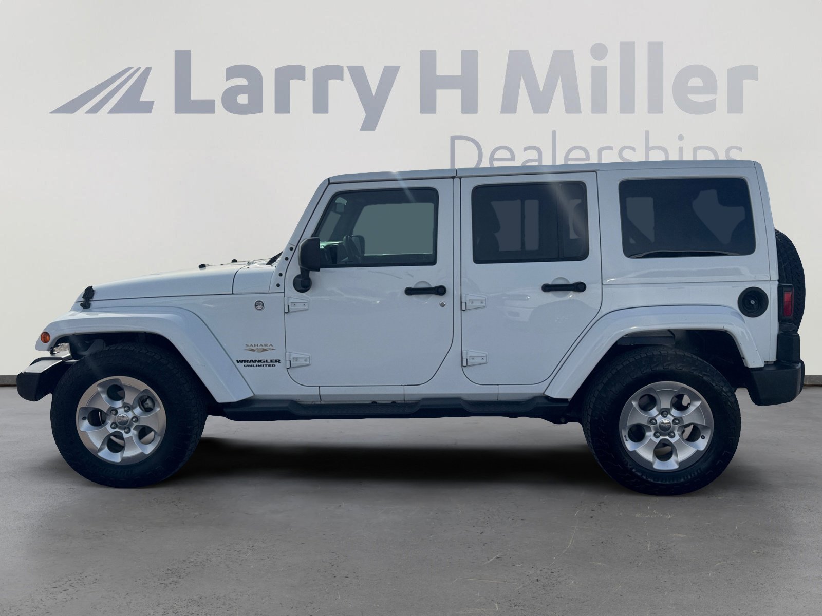 Used 2015 Jeep Wrangler Unlimited Sahara w/ Max Tow Package image 2