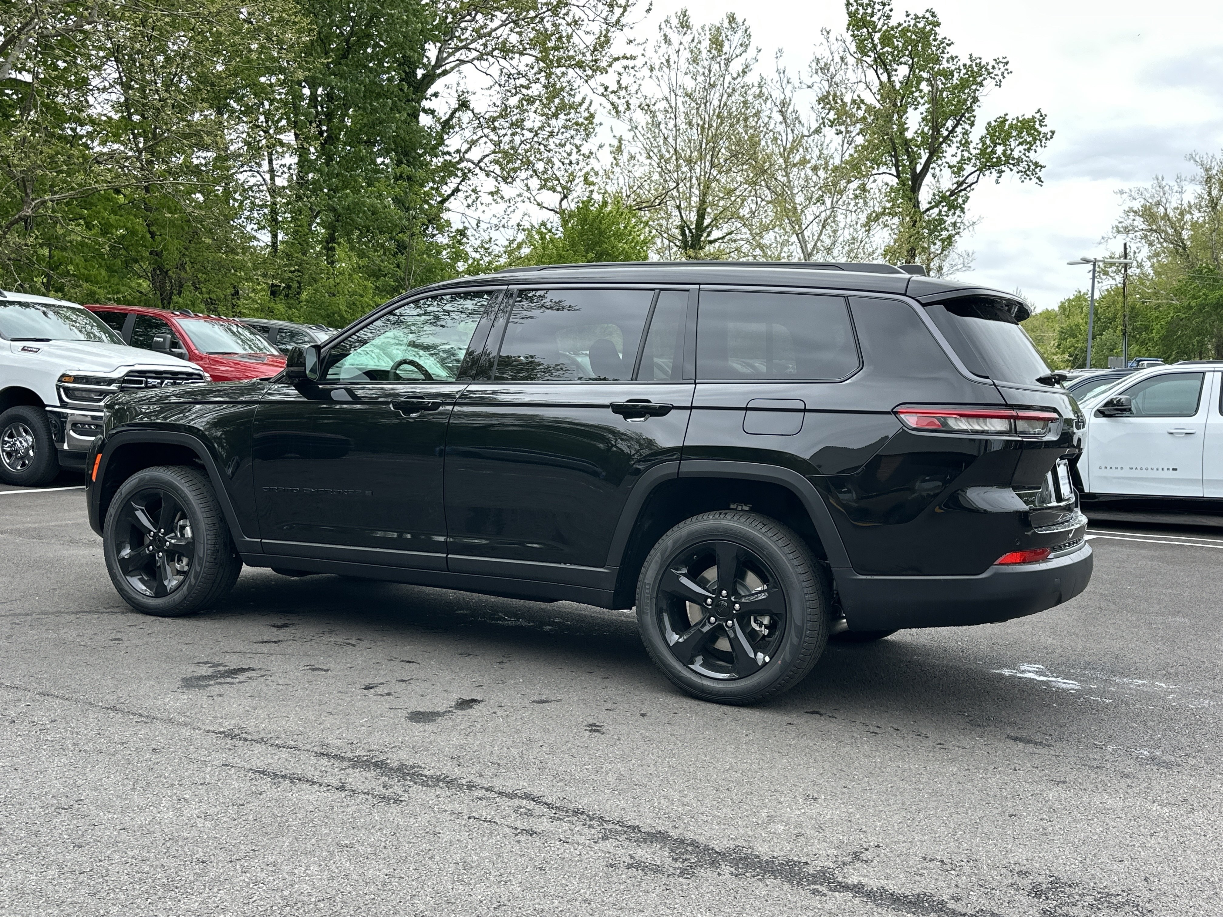 New 2026 Jeep Grand Cherokee L Limited w/ Limited Altitude Package AWD/4WD image 24