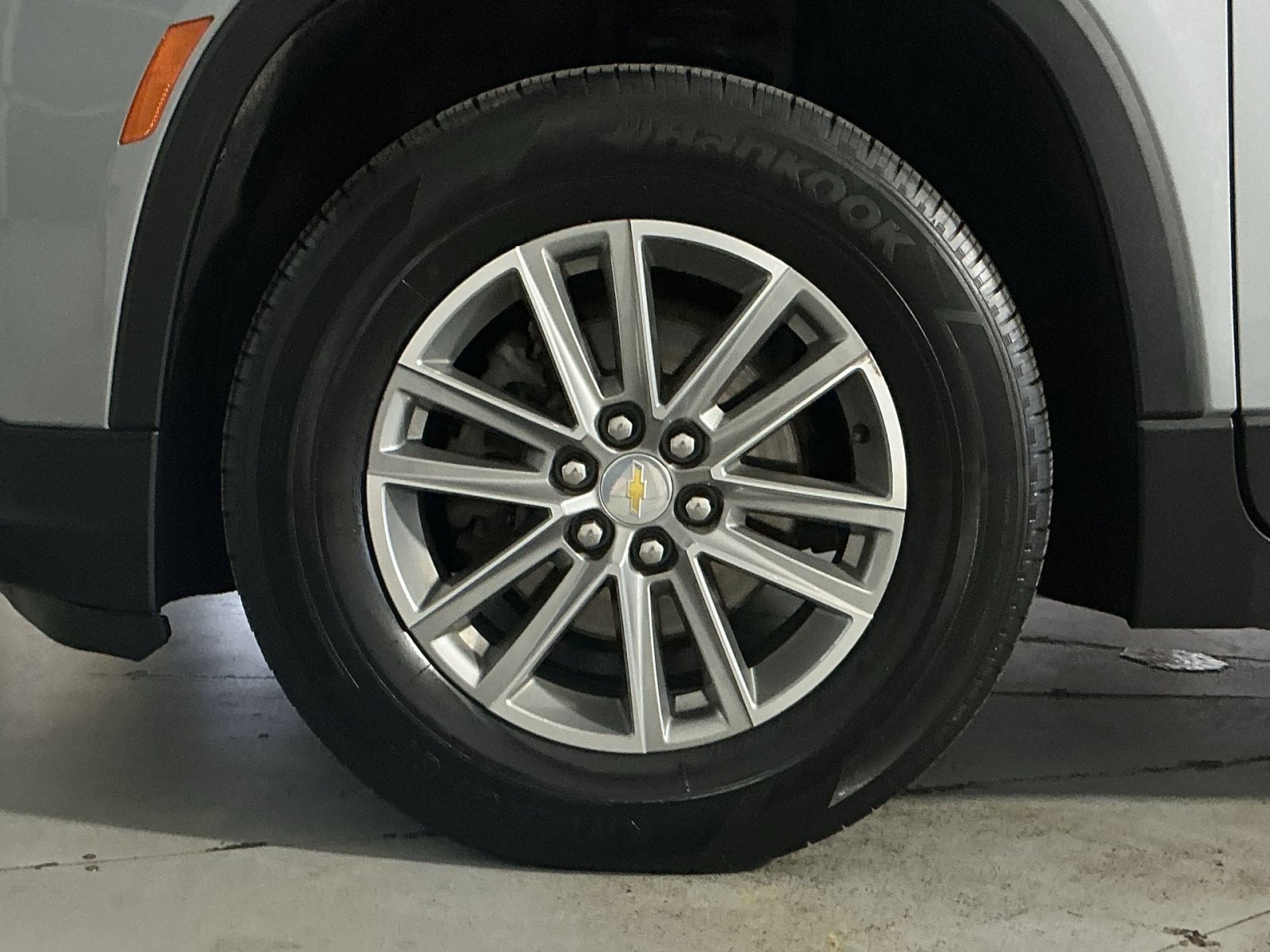 Used 2023 Chevrolet Traverse LT FWD image 13
