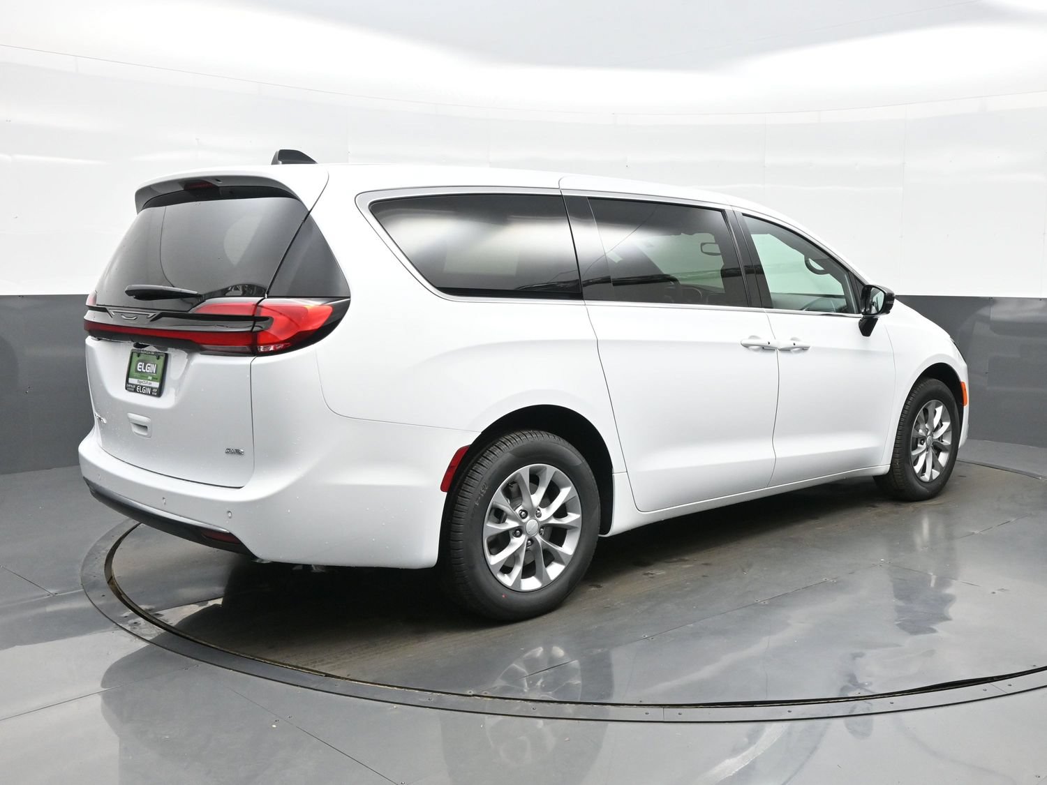 New 2027 Chrysler Pacifica Select AWD/4WD image 8