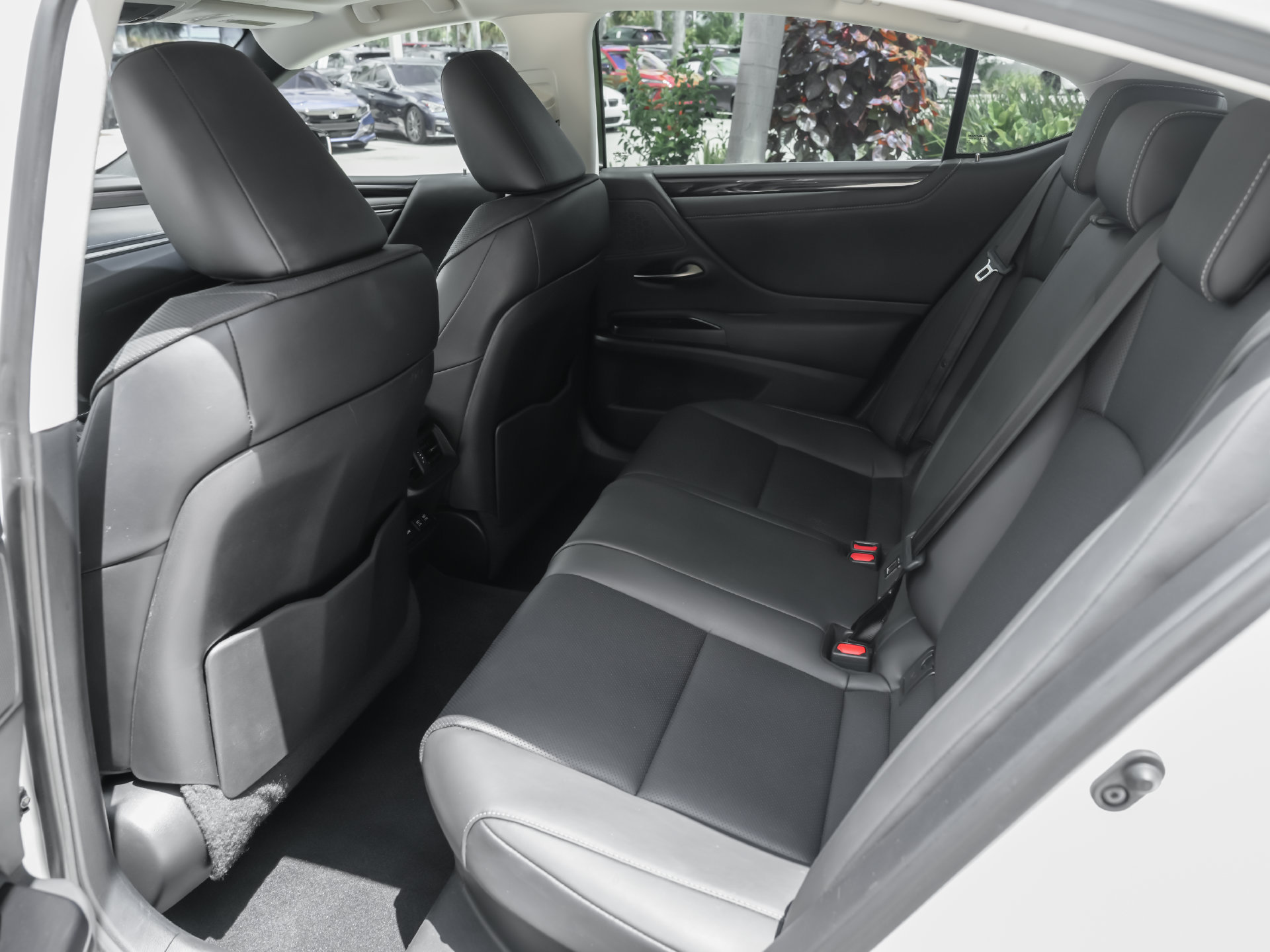 Used 2020 Lexus ES 300h w/ Premium Package FWD image 35