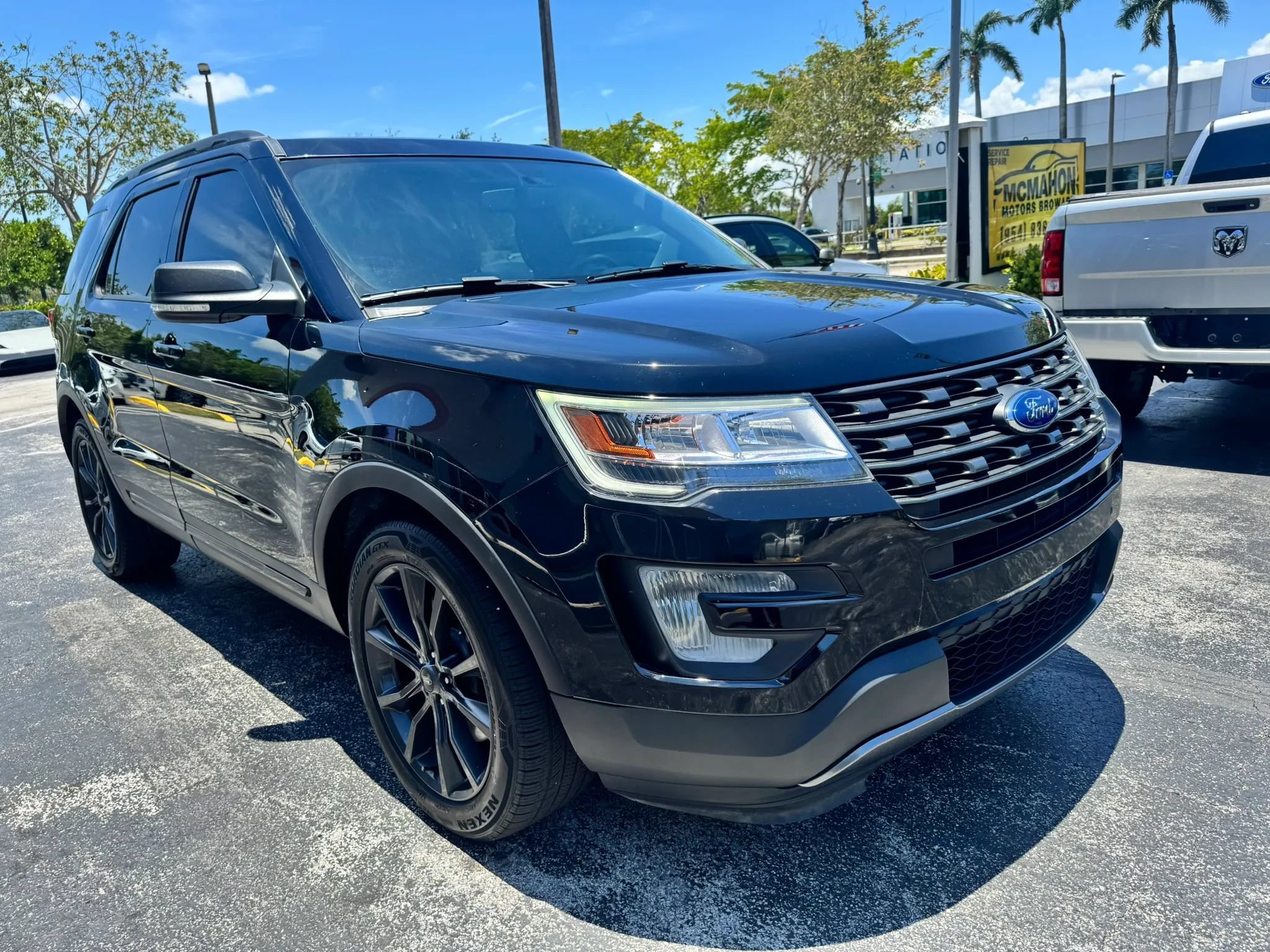 Used 2017 Ford Explorer XLT w/ Equipment Group 202A FWD image 2