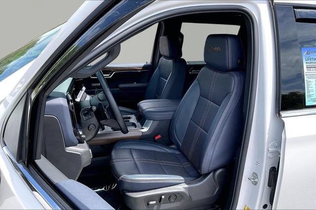 Used 2025 Chevrolet Silverado 1500 High Country w/ Technology Package AWD/4WD image 15
