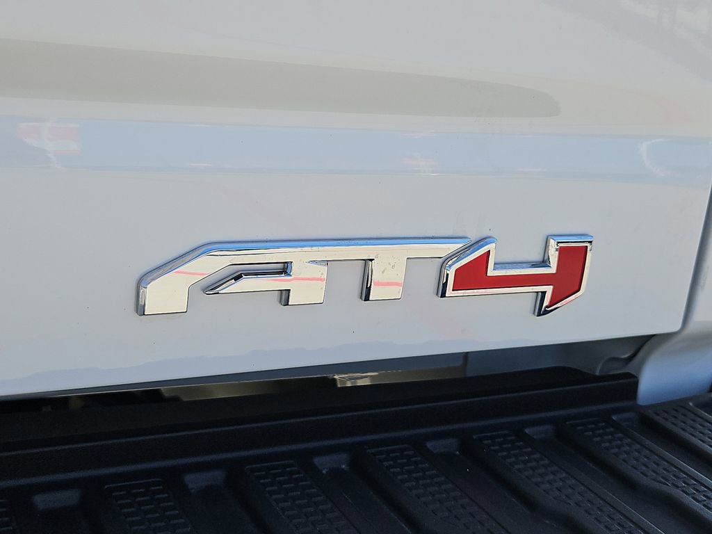 Used 2025 GMC Sierra 2500 AT4 image 11