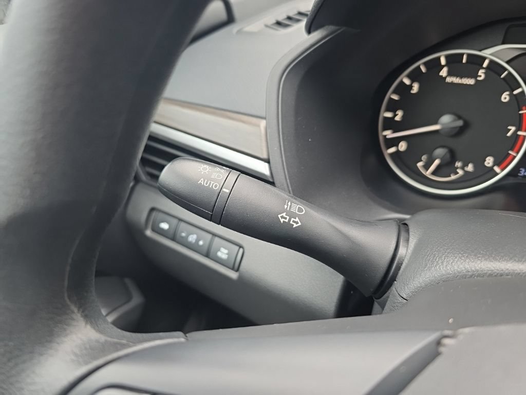 Used 2025 Nissan Altima 2.5 SV FWD image 16