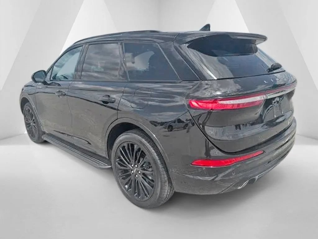 Used 2025 Lincoln Corsair AWD w/ Jet Appearance Package image 5