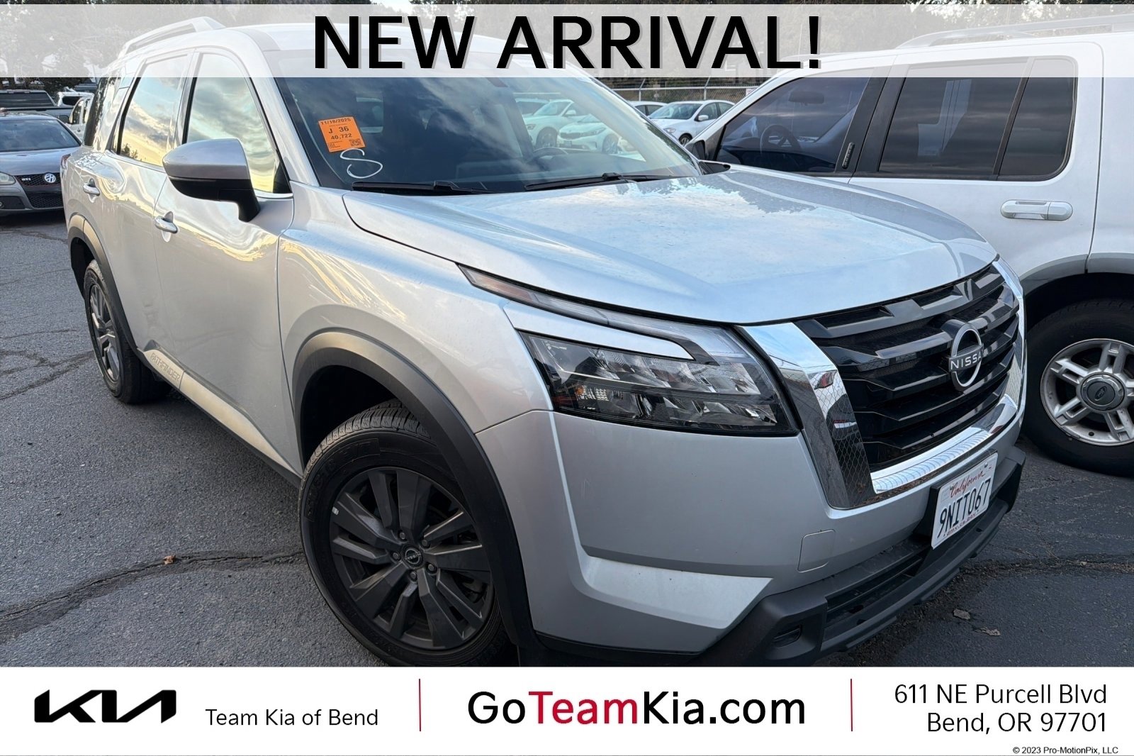 Used 2024 Nissan Pathfinder SV image 1