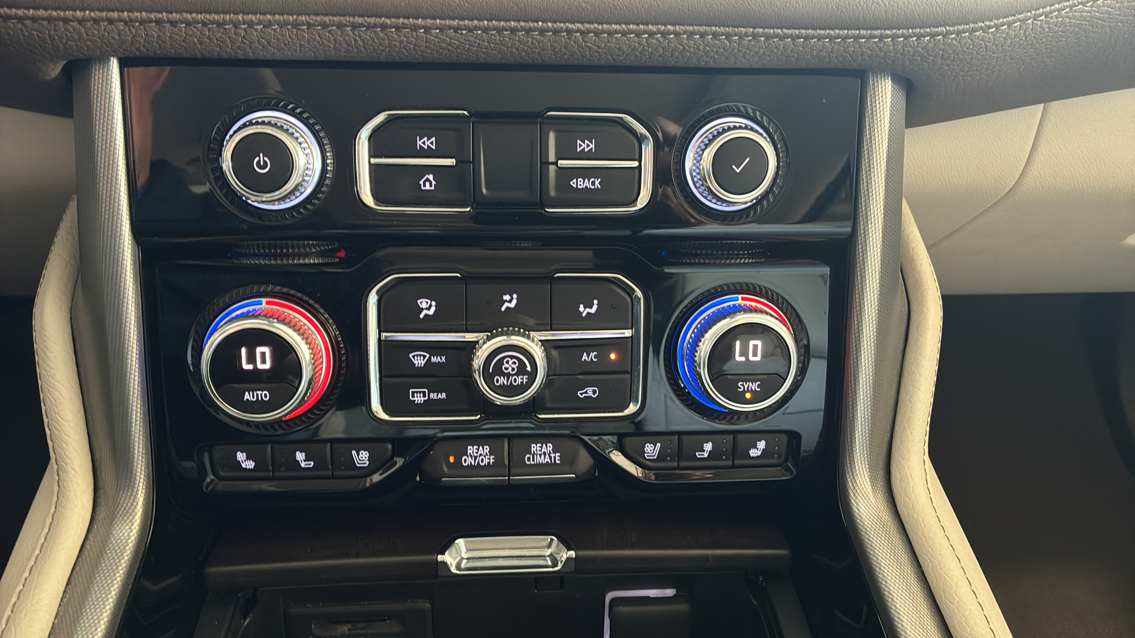 Used 2021 GMC Yukon Denali AWD/4WD image 12