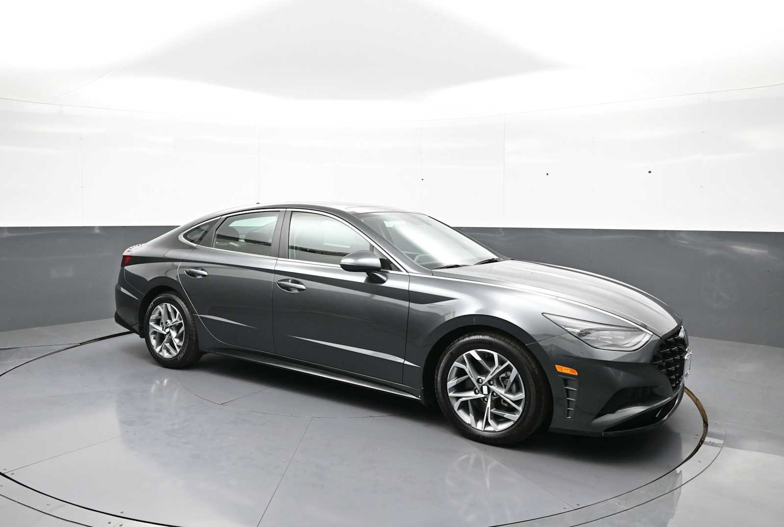 Certified 2023 Hyundai Sonata SEL w/ Convenience Package FWD image 3