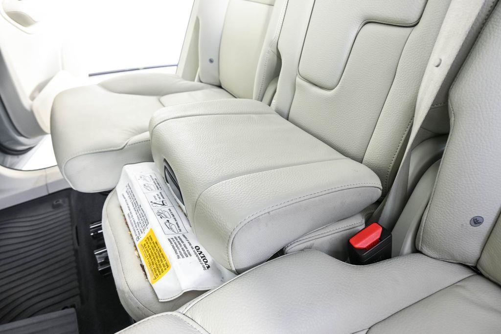 Certified 2025 Volvo XC90 T8 Plus w/ Protection Package Premier AWD/4WD image 23