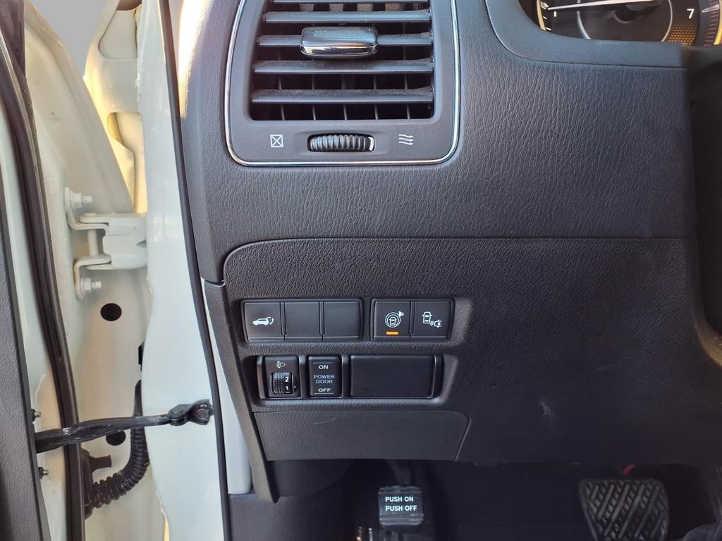 Used 2017 Nissan Armada Platinum w/ Captain Seat Package image 20