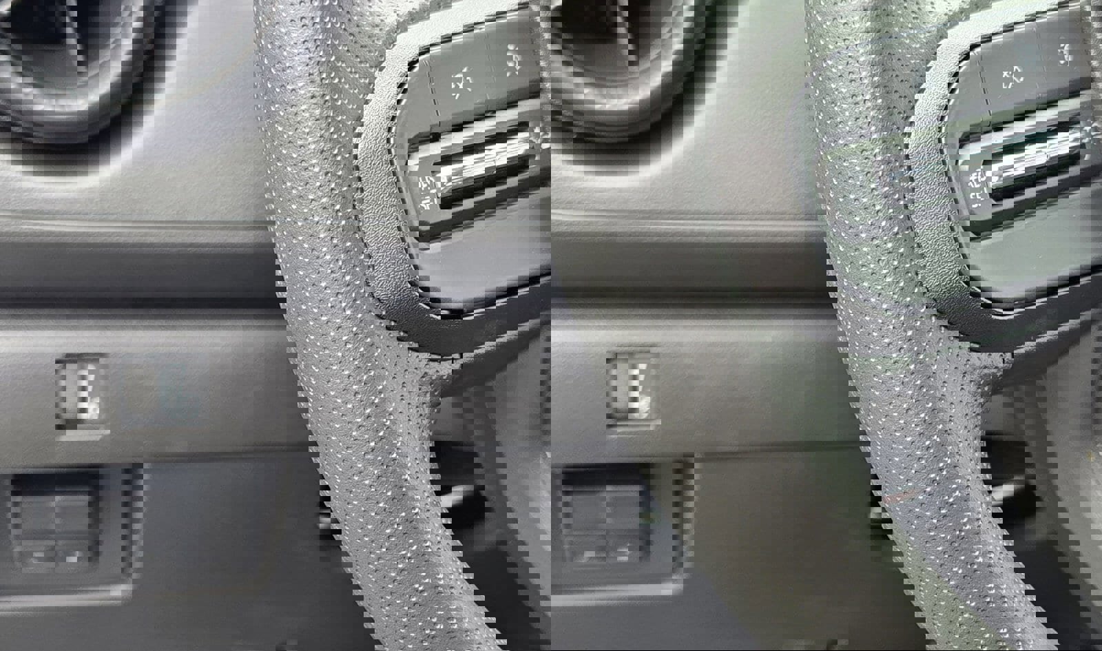 Used 2024 Chevrolet Colorado W/T w/ Technology Package image 40