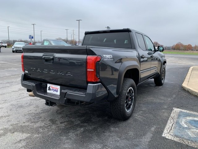 Used 2025 Toyota Tacoma SR5 image 5