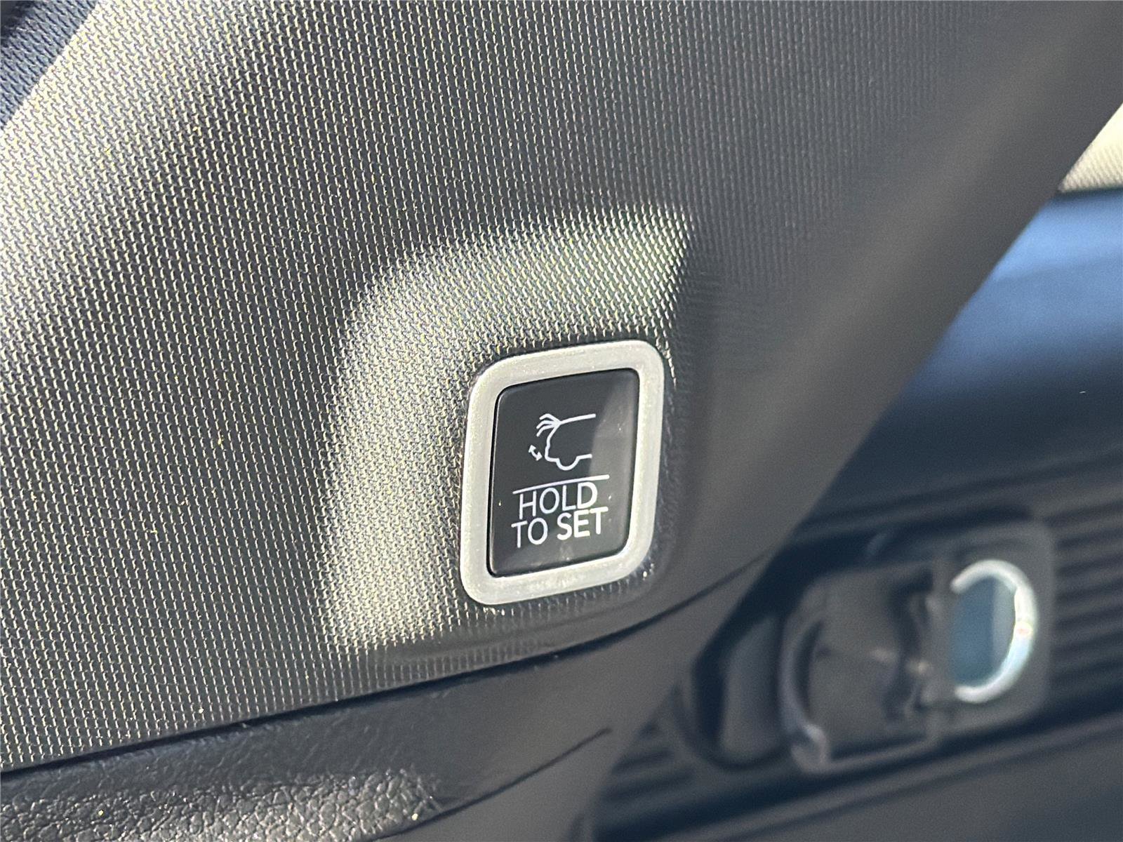 New 2025 Jeep Grand Cherokee Altitude image 21