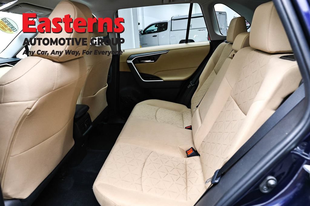 Used 2022 Toyota RAV4 XLE AWD/4WD image 21