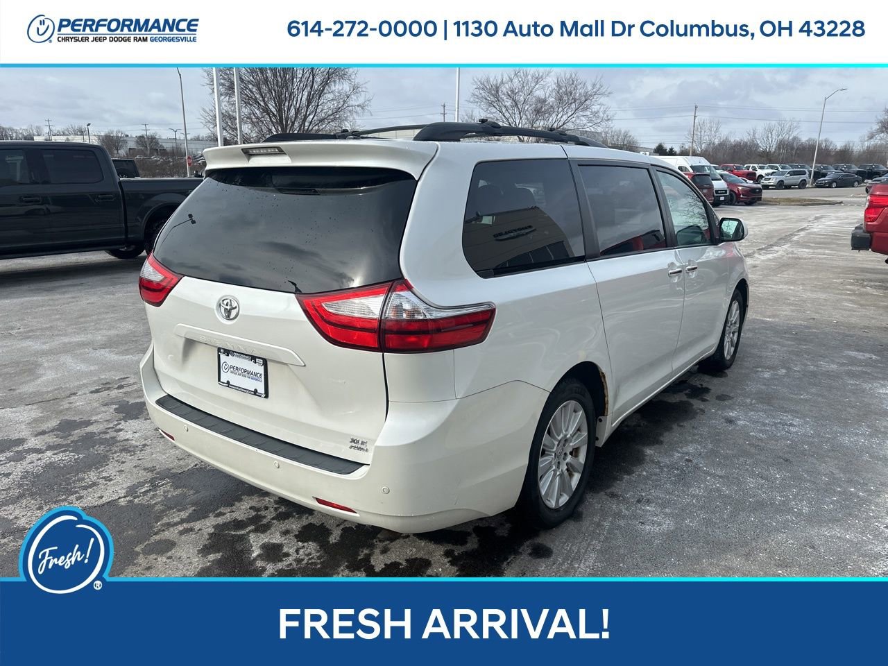Used 2015 Toyota Sienna XLE w/ XLE Navigation Package image 4