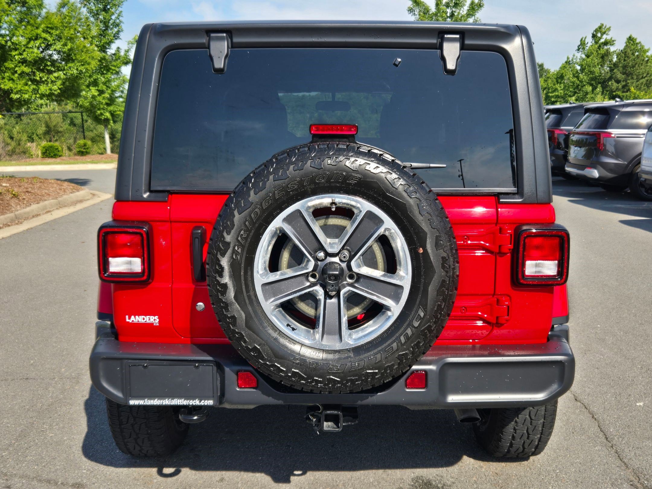 Used 2018 Jeep Wrangler Unlimited Sahara AWD/4WD image 6