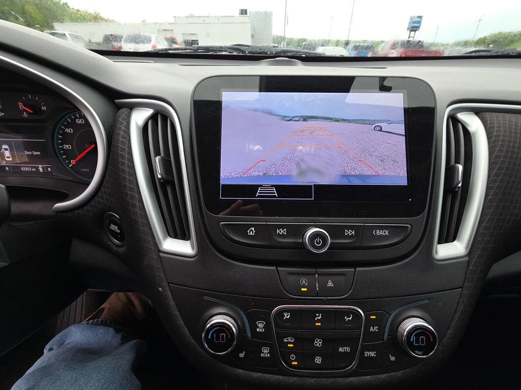 Used 2023 Chevrolet Malibu LT FWD image 11