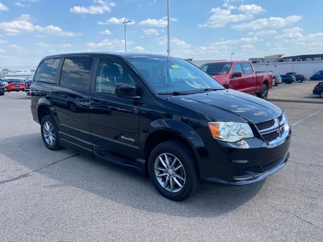 Used 2015 Dodge Grand Caravan SE FWD image 2