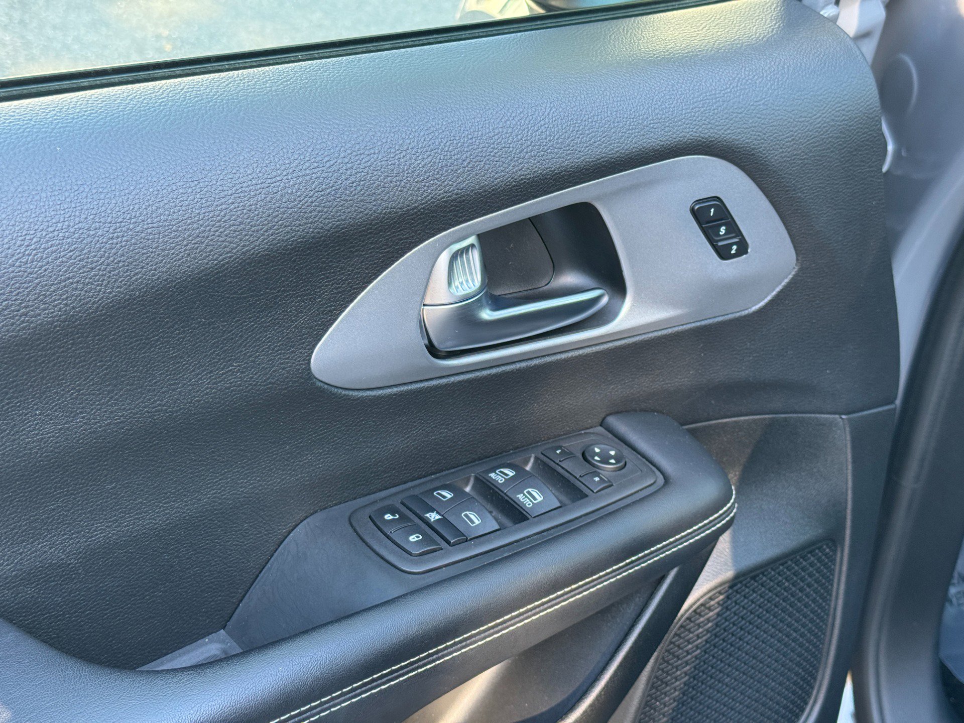 Used 2023 Chrysler Pacifica Touring-L w/ S Appearance Package image 20