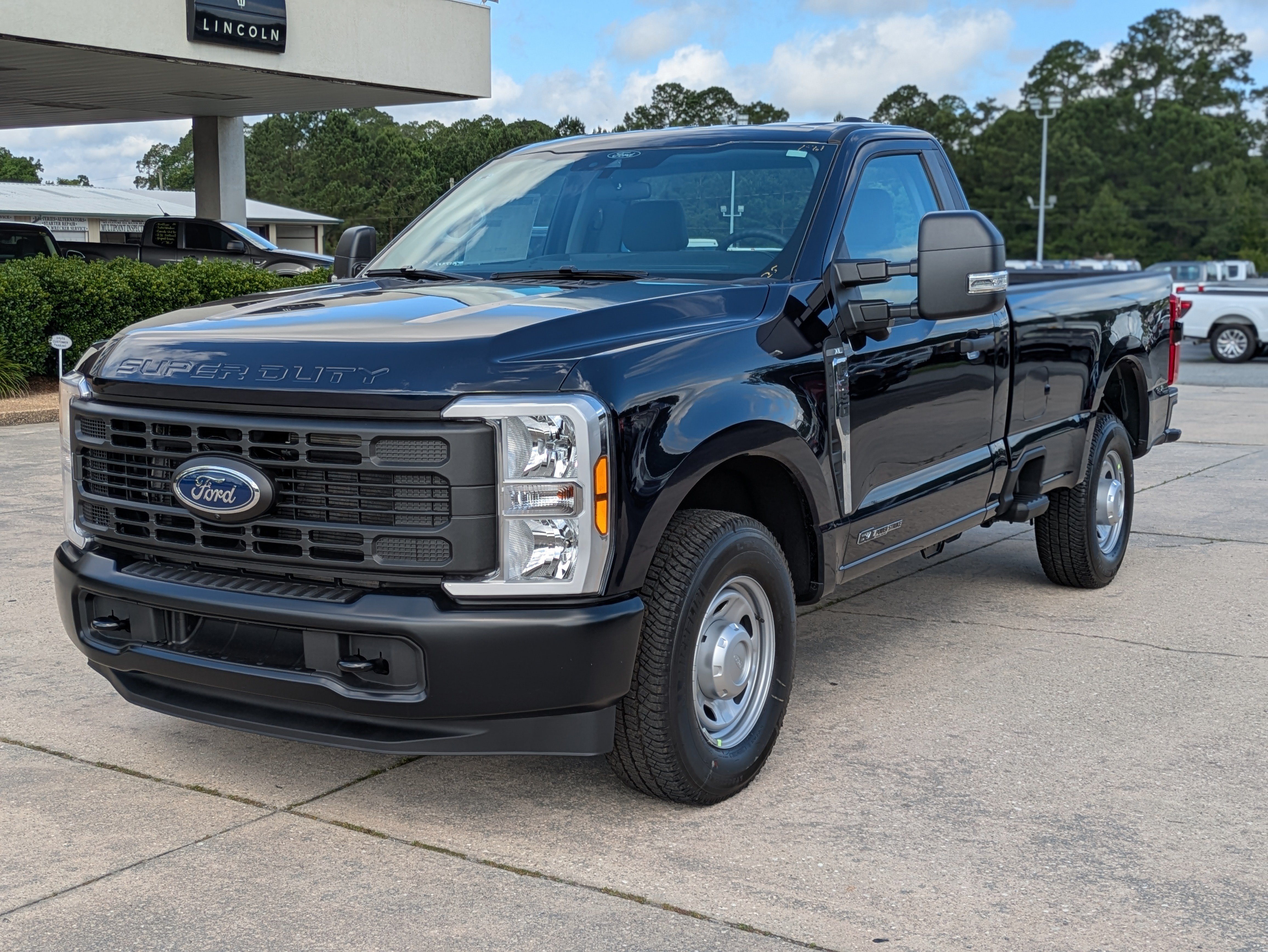 Used 2025 Ford F350 XL w/ 360-Degree Camera Package RWD image 2