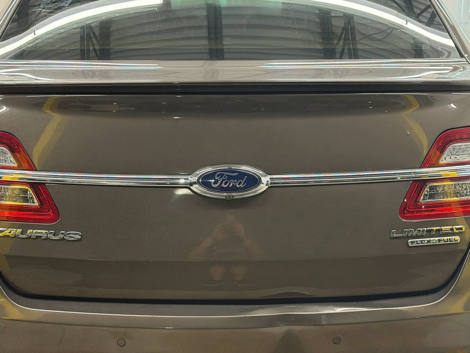Used 2015 Ford Taurus Limited w/ Equipment Group 301A FWD image 11
