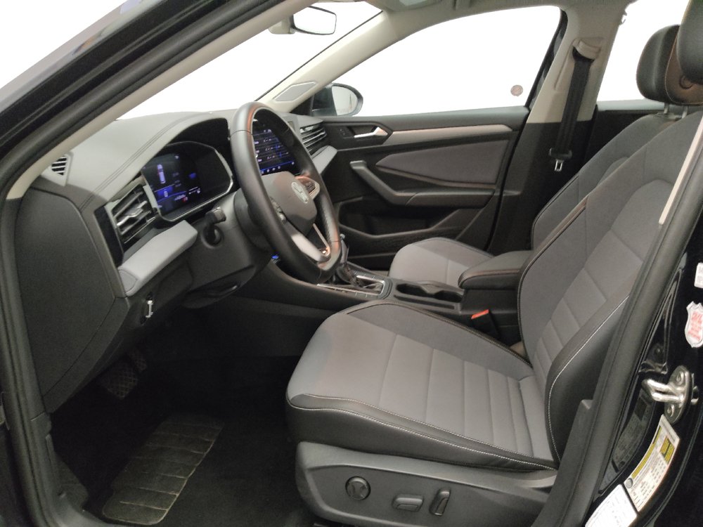 Used 2025 Volkswagen Jetta SE FWD image 17