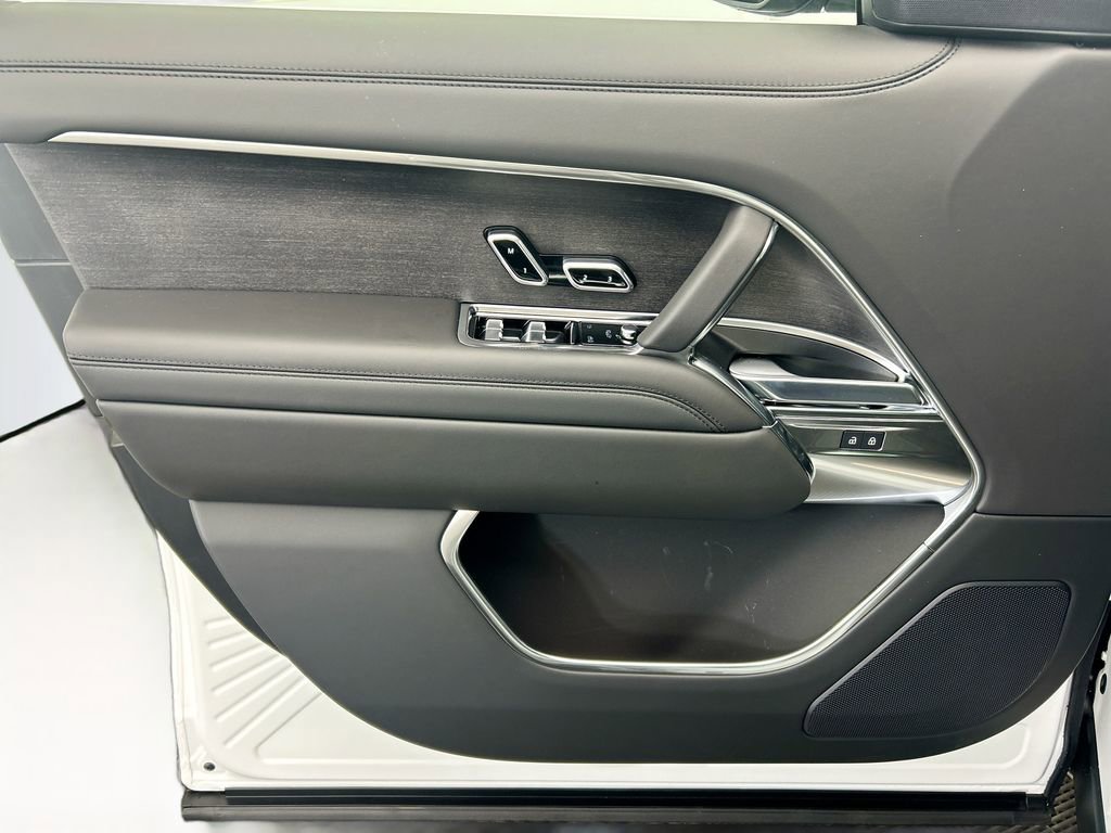 New 2026 Land Rover Range Rover Long Wheelbase SE image 24