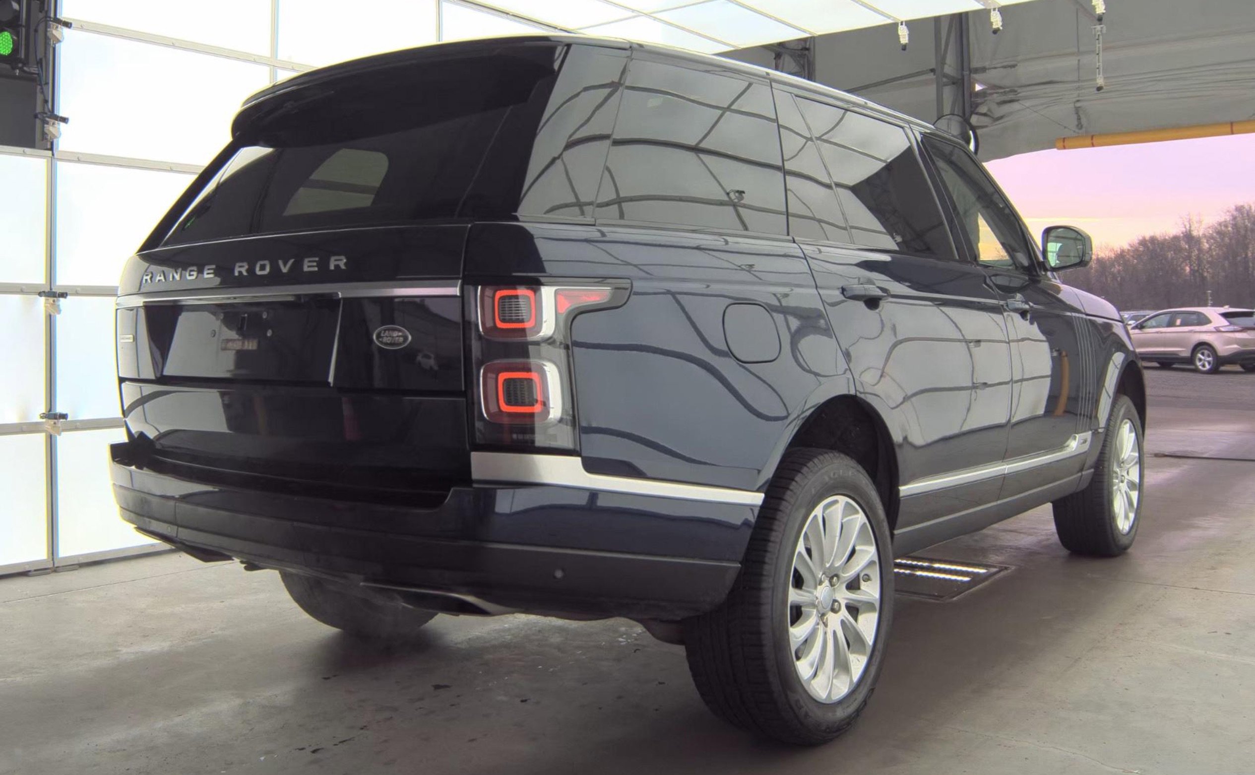 Used 2019 Land Rover Range Rover Long Wheelbase Supercharged image 5