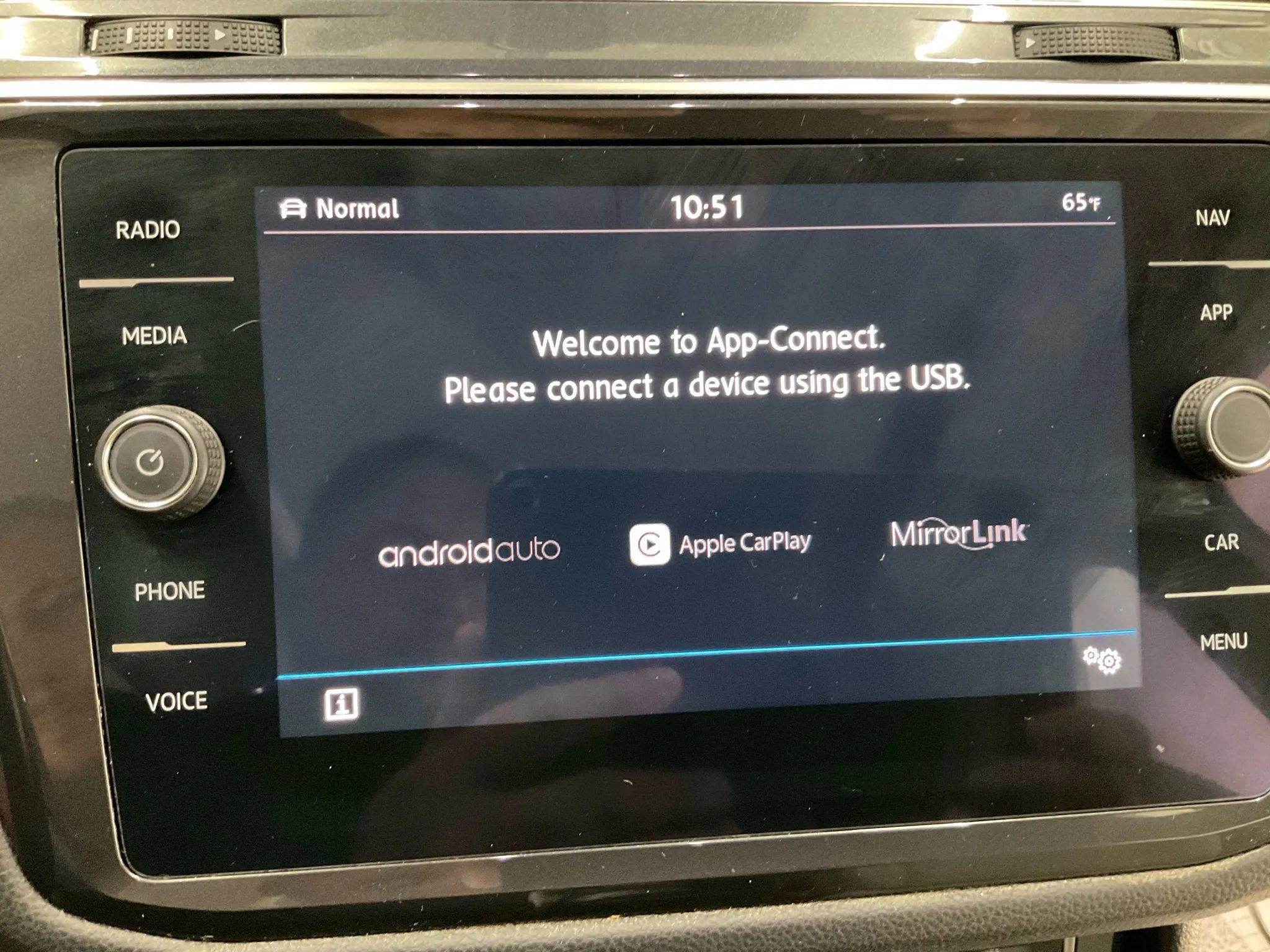 Used 2019 Volkswagen Tiguan SEL image 19