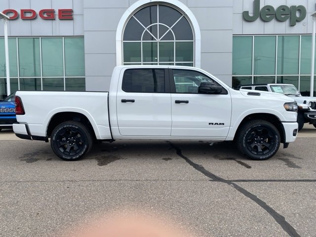 New 2026 RAM 1500 4x4 Crew Cab image 4